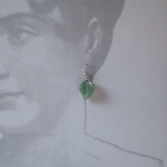Beautiful Handmade Sterling Silver and Aventurine Gemstone Carved Leaf Earrings - Picture 3 of 6